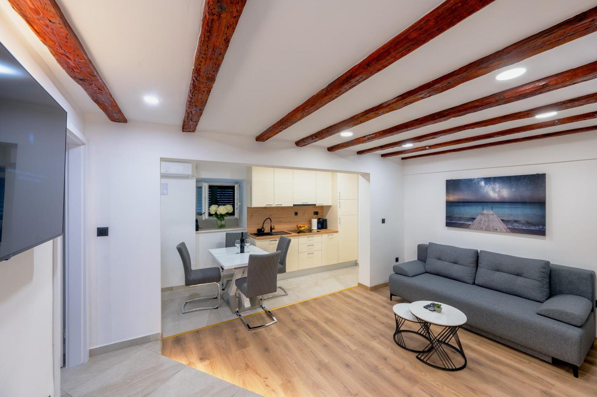 Апартаменты Bernard Deluxe Renovated Peaceful Old Town Gem Сплит Экстерьер фото