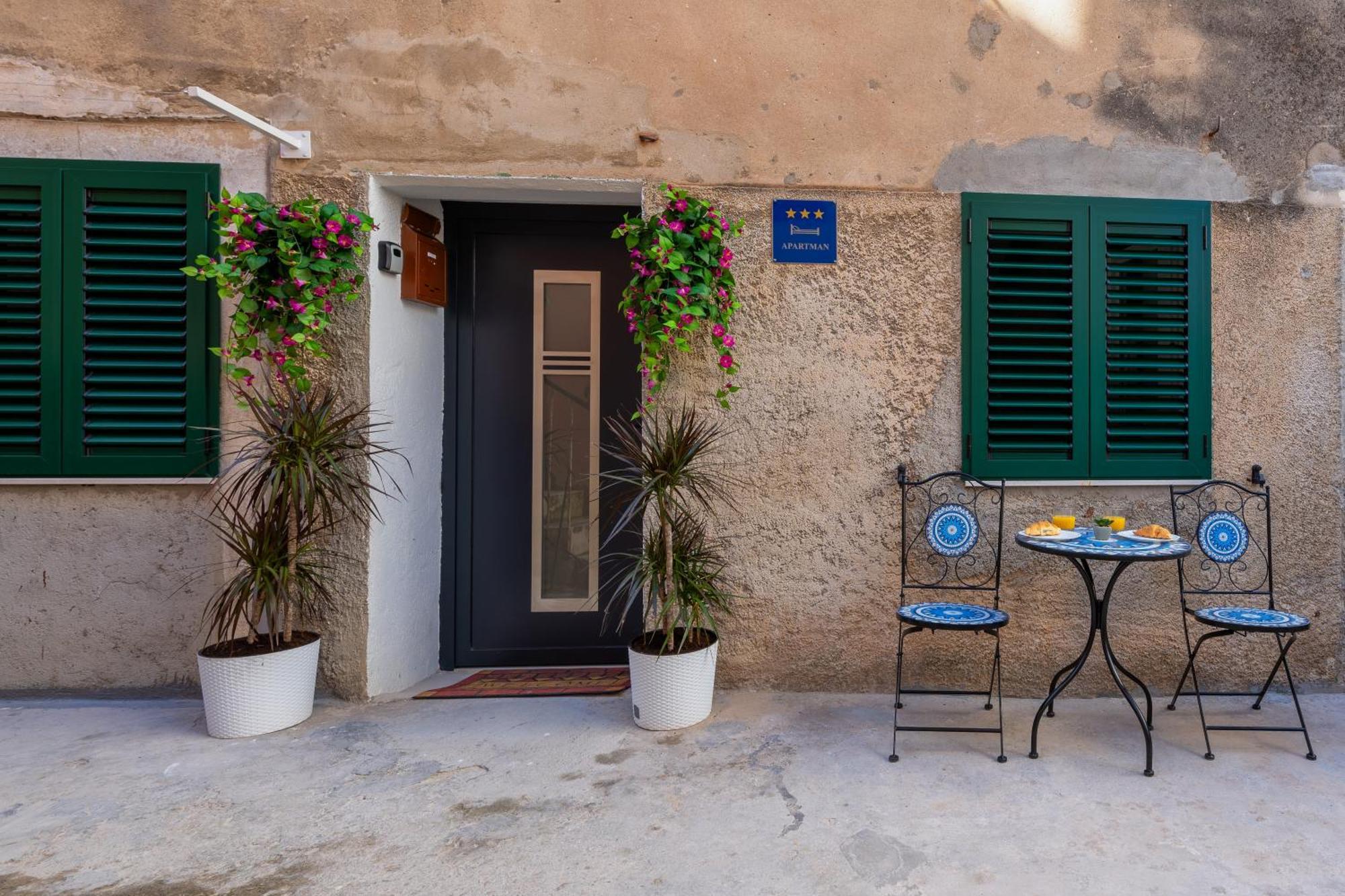Апартаменты Bernard Deluxe Renovated Peaceful Old Town Gem Сплит Экстерьер фото