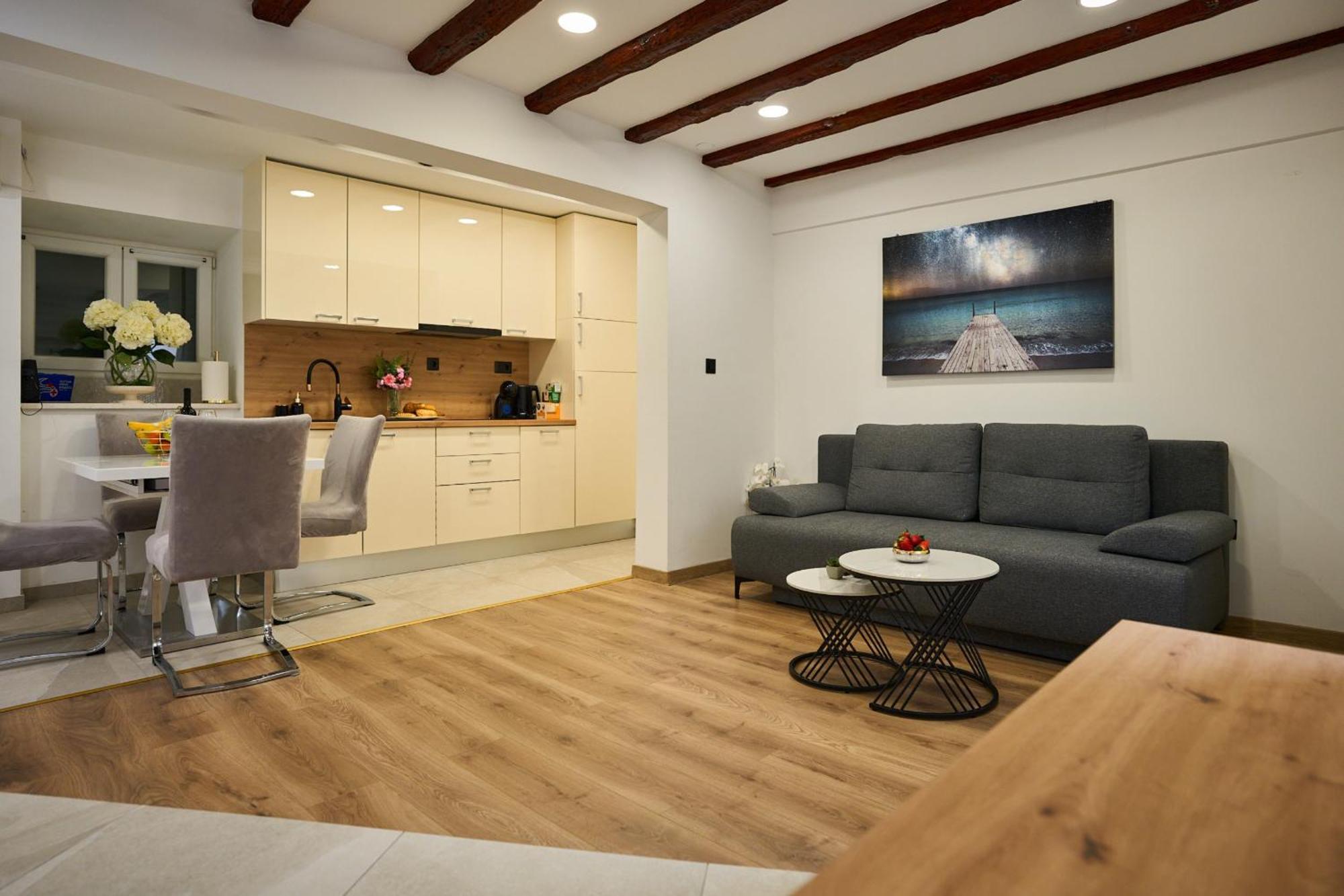 Апартаменты Bernard Deluxe Renovated Peaceful Old Town Gem Сплит Экстерьер фото